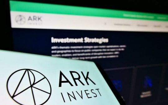 ARK Invest Bets Big on Meta Platforms and Robinhood, Reduces Coinbase Position